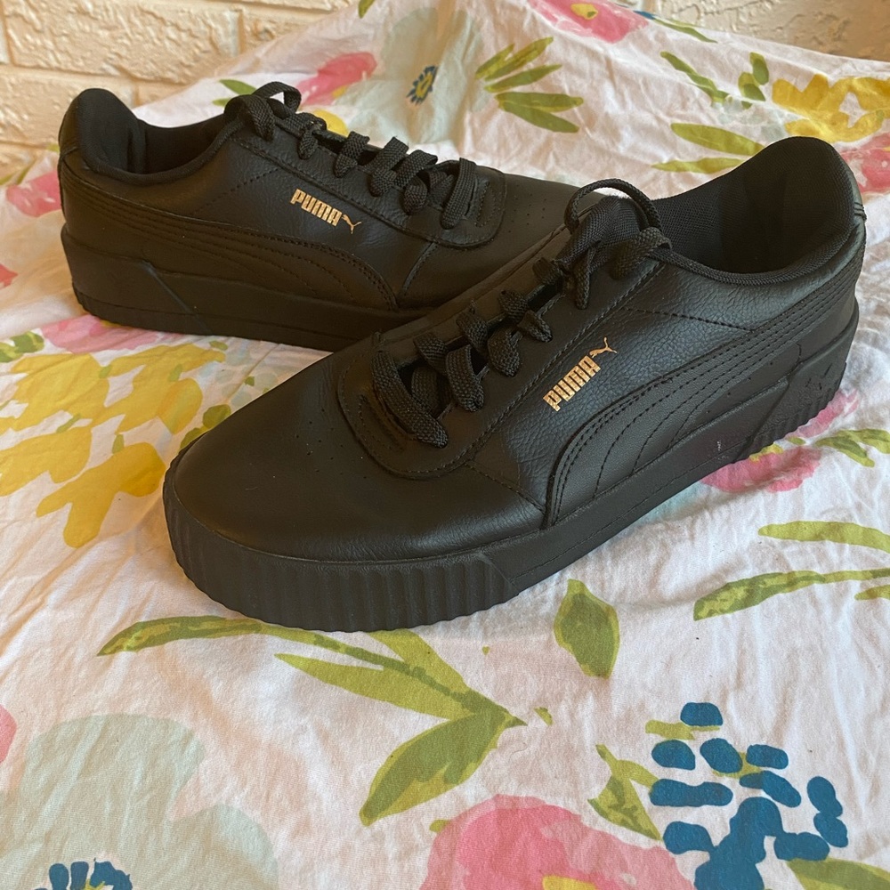 PUMA Carina Sneakers